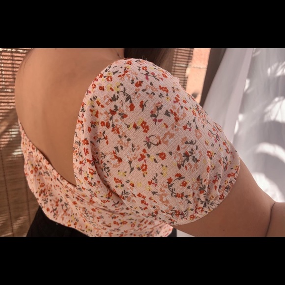 Strawberry Top - Picture 4 of 4